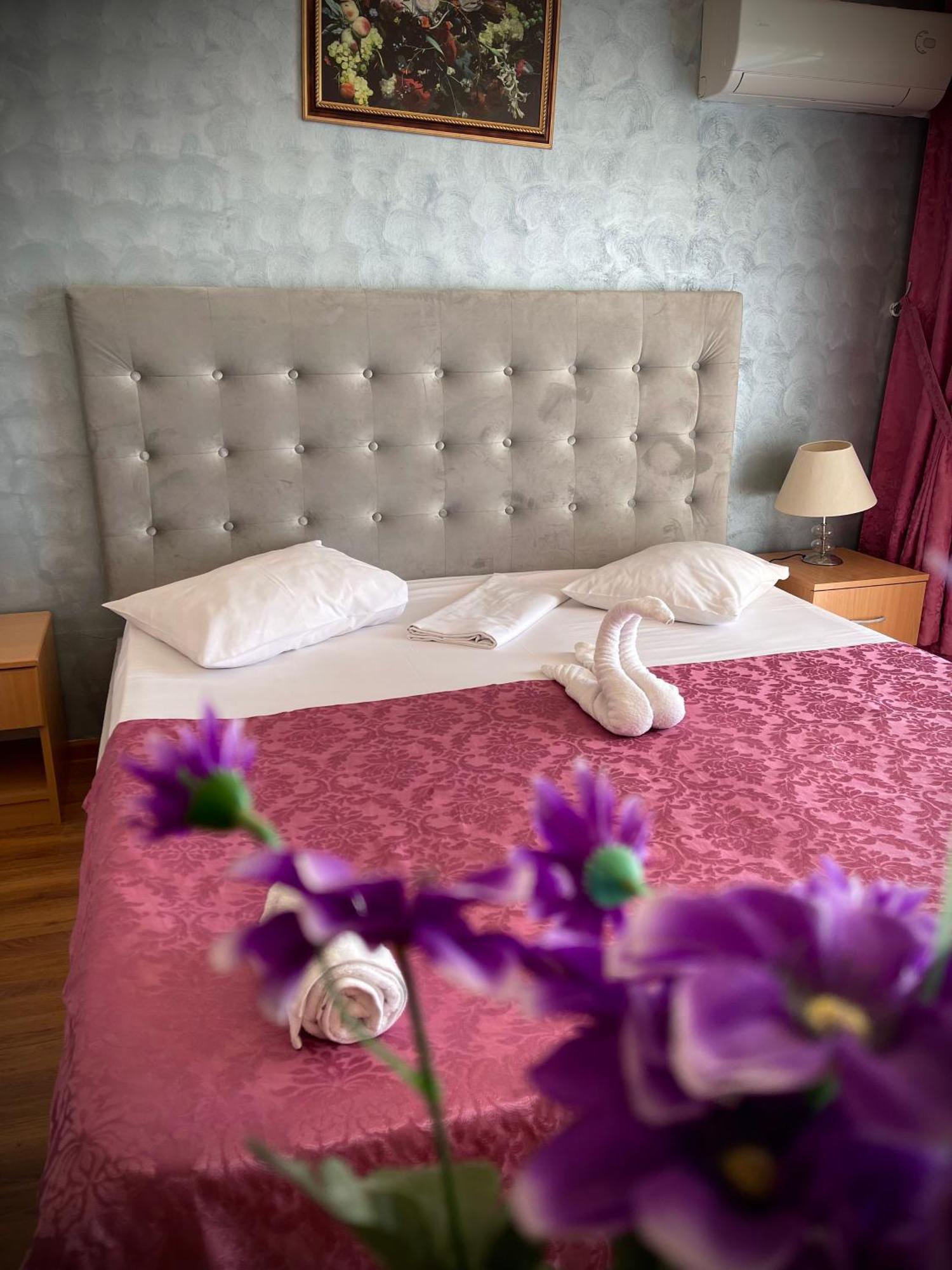 Voila Mamaia Hotel Exterior photo