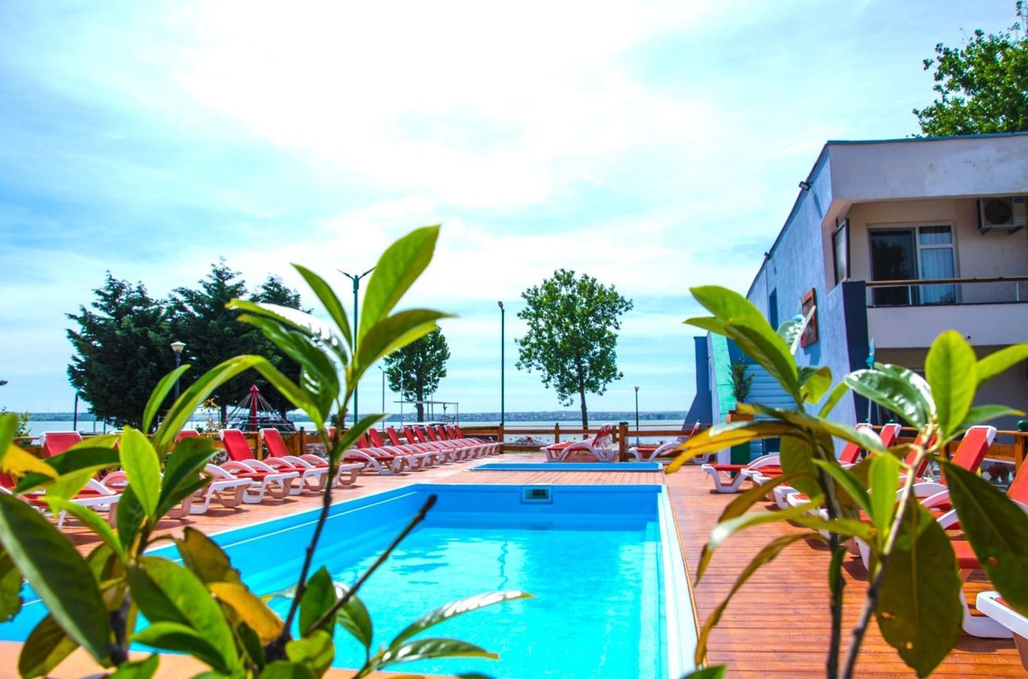 Voila Mamaia Hotel Exterior photo