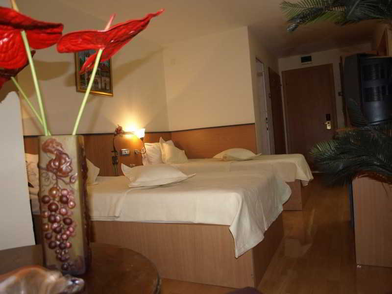 Voila Mamaia Hotel Exterior photo