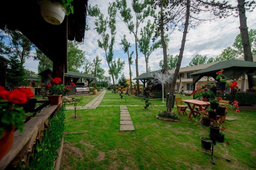 Voila Mamaia Hotel Exterior photo