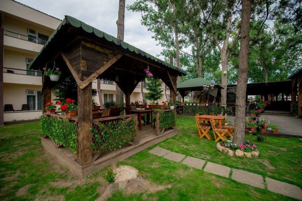 Voila Mamaia Hotel Exterior photo