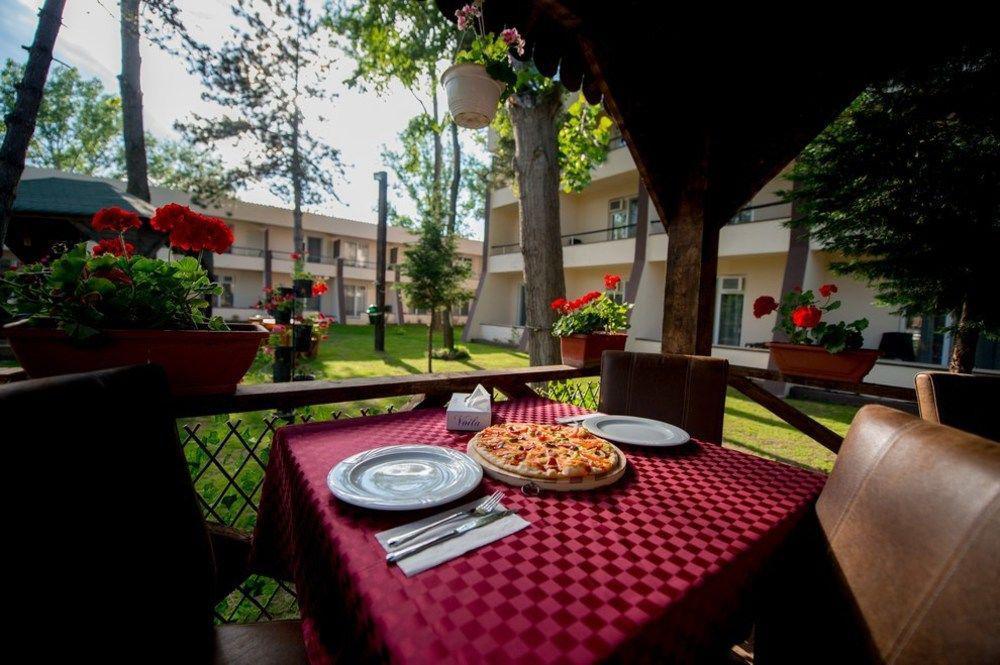 Voila Mamaia Hotel Exterior photo